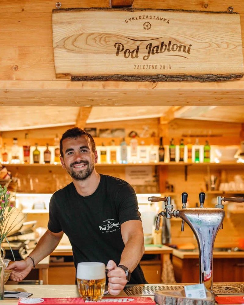 Petr za pípou Pod Jabloní